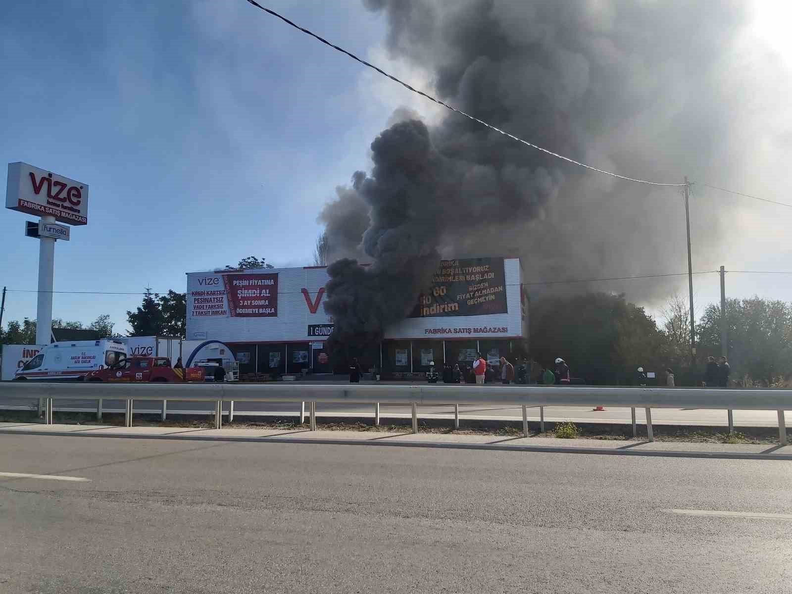 Kırklareli’nde mobilya mağazasında yangın
