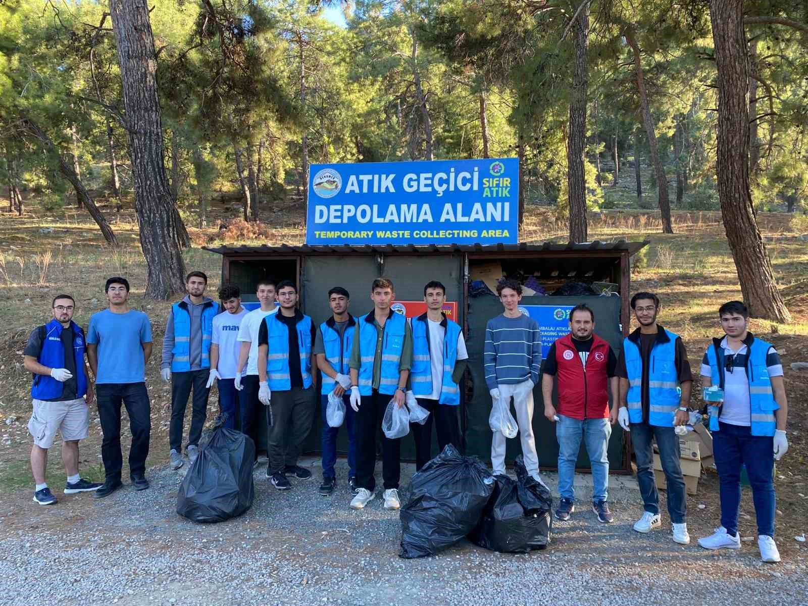 Yurt öğrencileri Muğla’da tarihi ve doğal güzellikleri keşfetti
