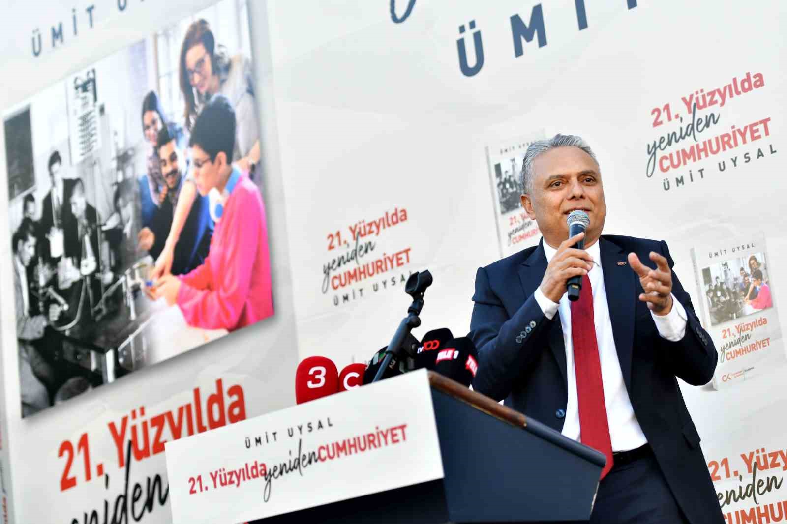 Muratpaşa Belediye Başkanı Ümit Uysal, yeni kitabını tanıttı
