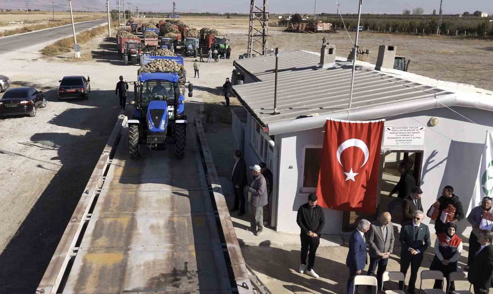 Karaman’da kantarlar pancar alımına dualarla başladı
