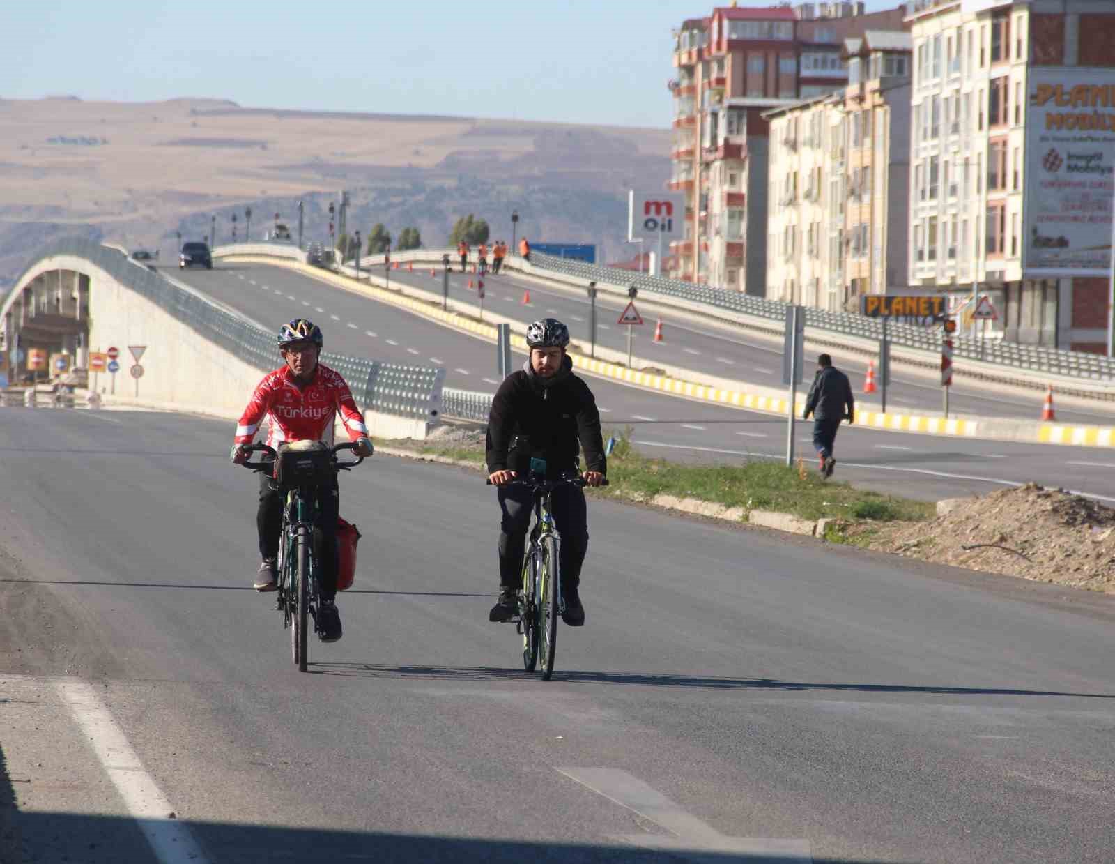 Şehit polis Şeyda Yılmaz anısına bin kilometre pedal çevirdi
