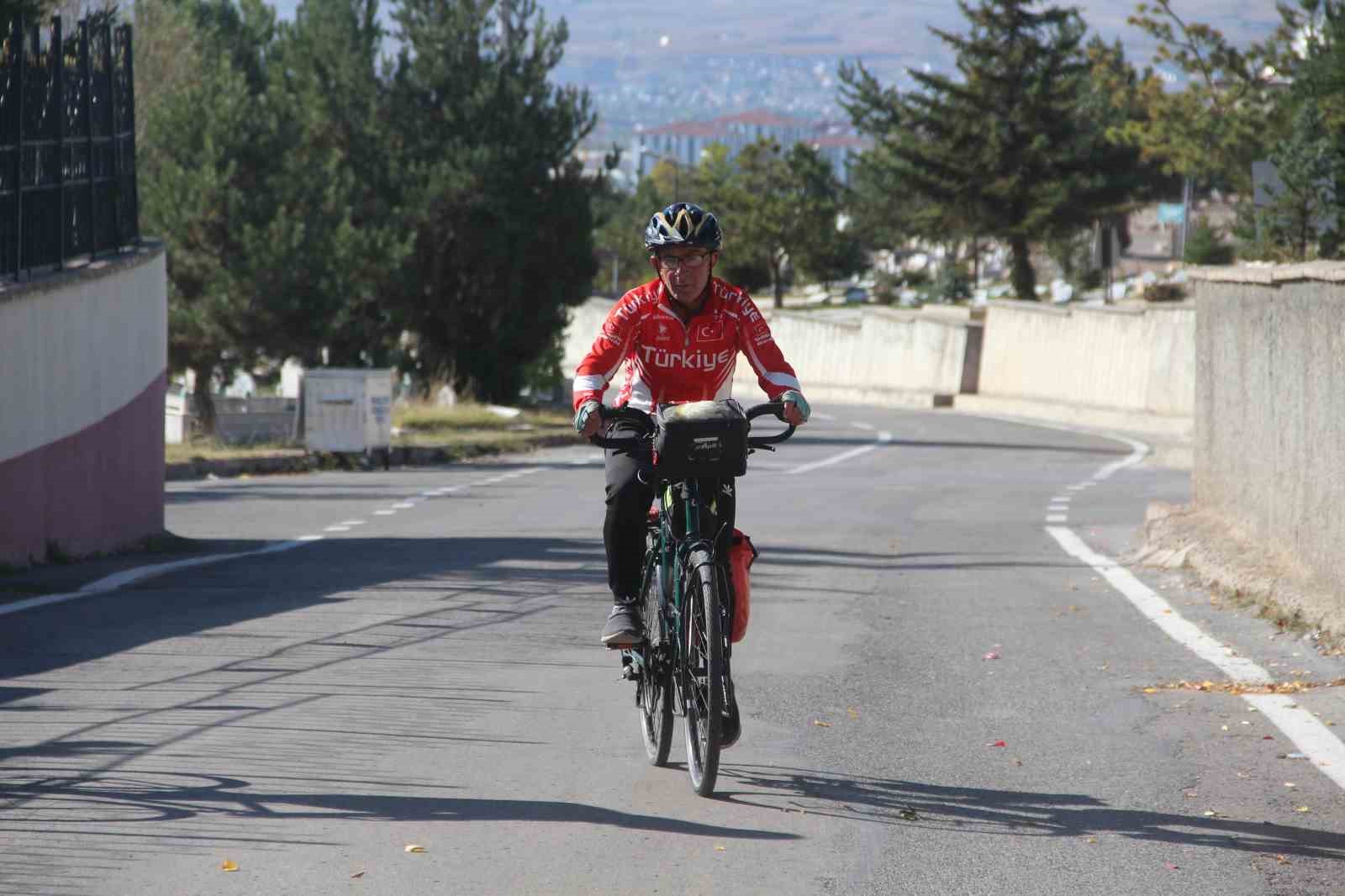 Şehit polis Şeyda Yılmaz anısına bin kilometre pedal çevirdi
