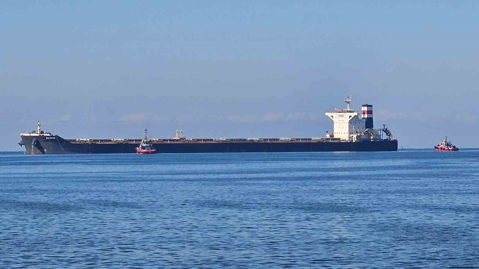 Zonguldak’ta yük gemisi karaya oturdu
