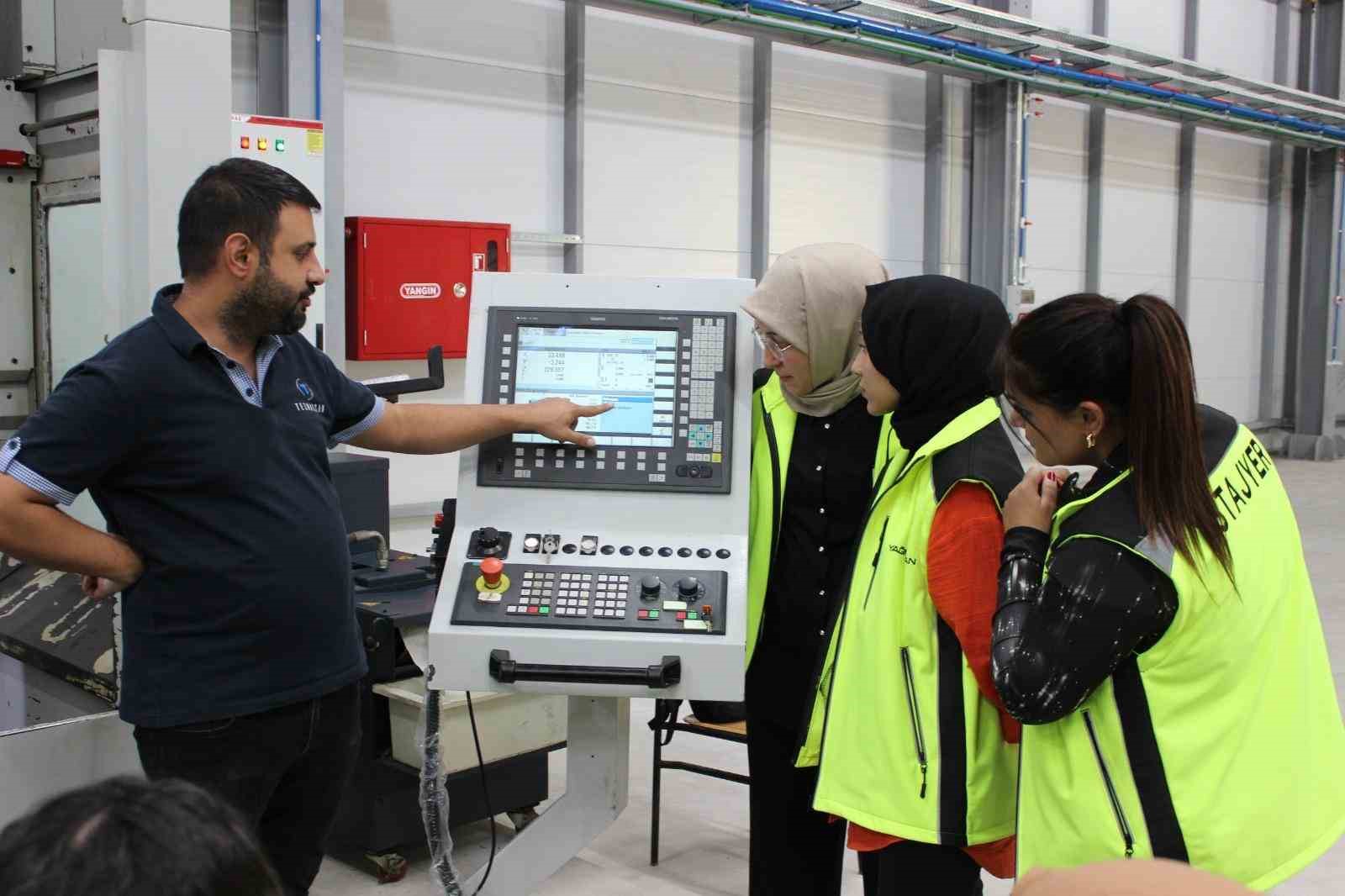 Orta Karadeniz Kalkınma Ajansı desteğiyle yetişen kadın CNC operatörleri iş başı yaptı
