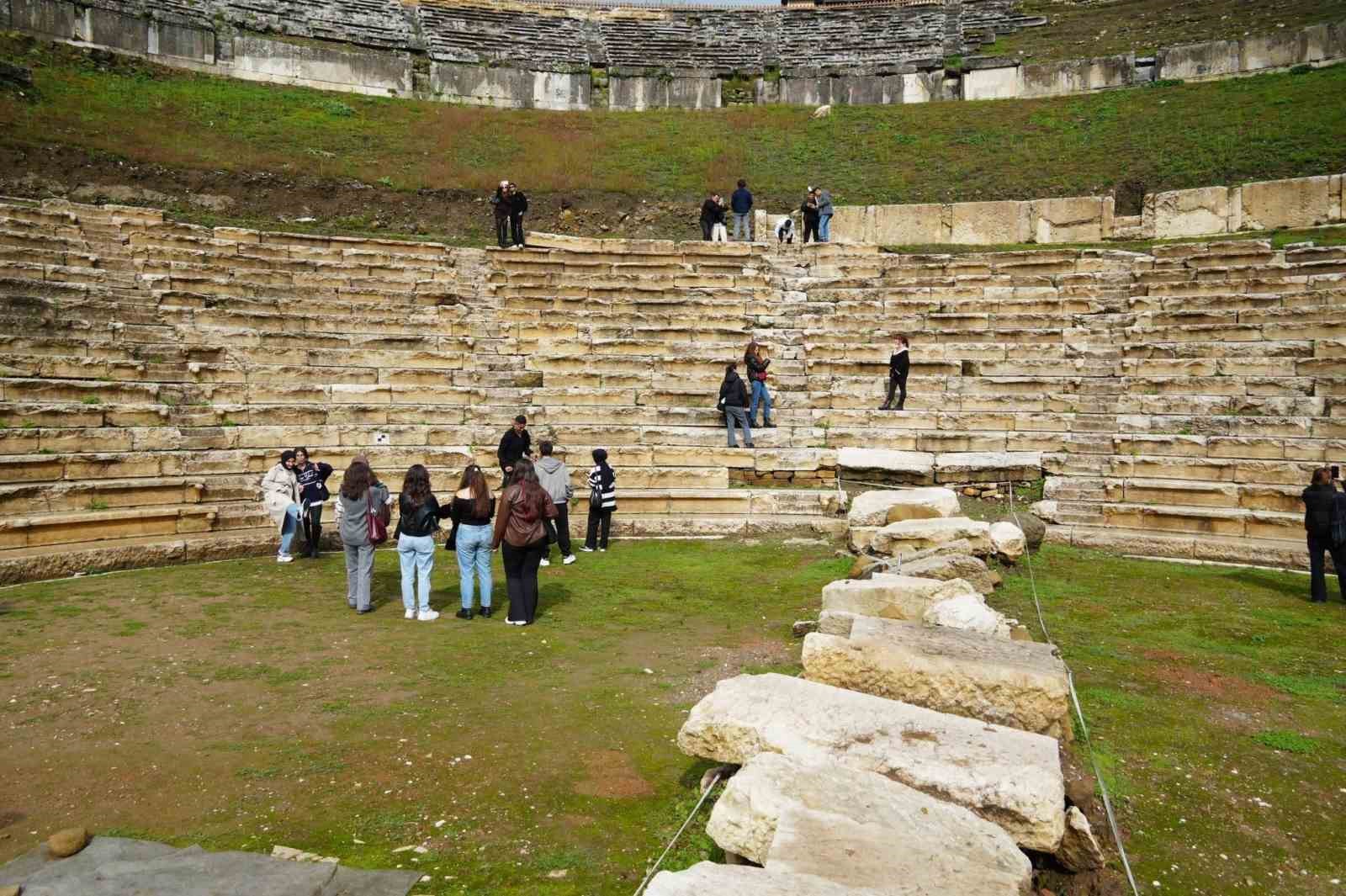 Zonguldaklı öğrenciler, antik kente hayran kaldı
