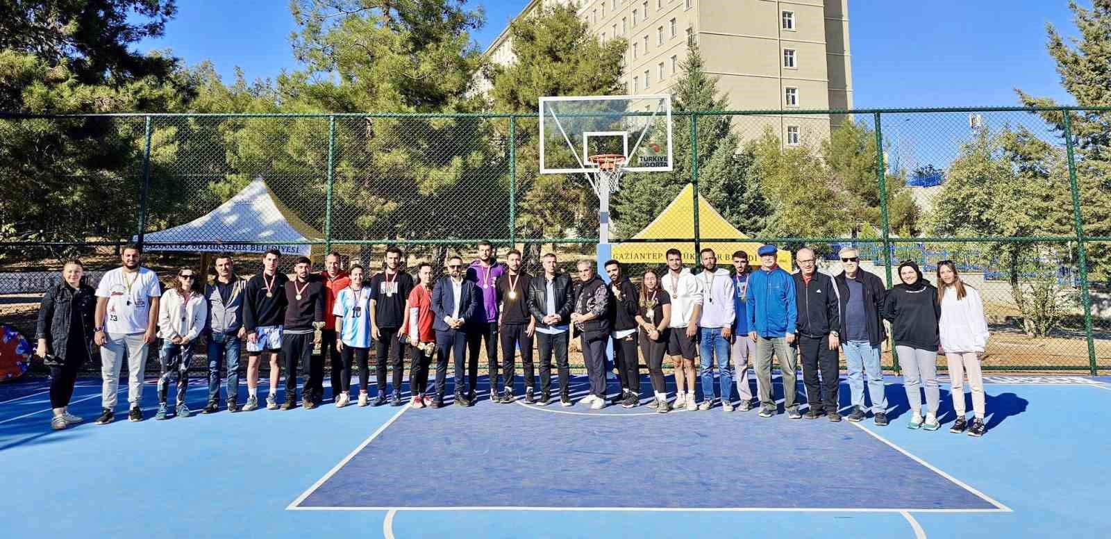 Cumhuriyet Bayramı etkinlikleri kapsamında GAÜN’de basketbol turnuvası düzenlendi
