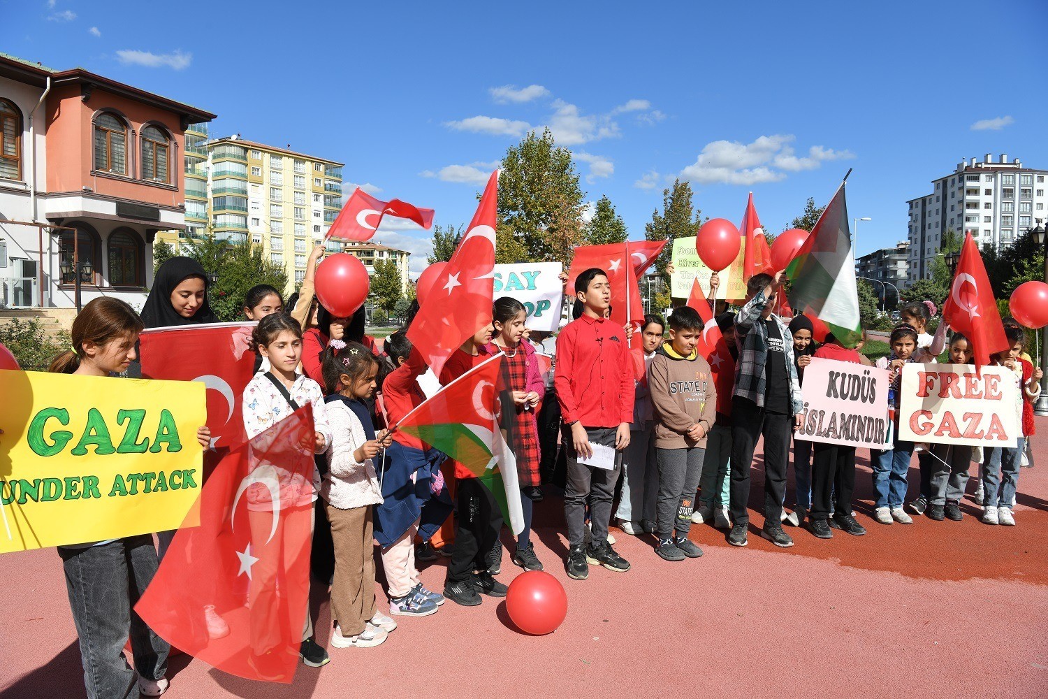 Malatyalı çocuklardan dünyaya barış çağrısı
