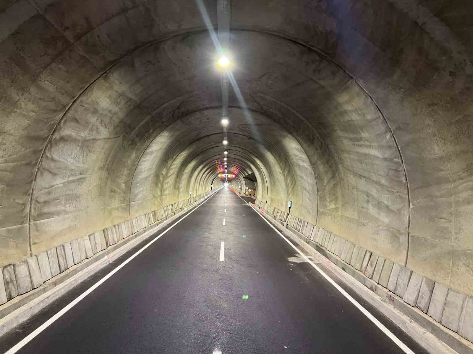 Aşık Şenlik Tüneli ve Çıldır-Aktaş bağlantı yolu açılıyor
