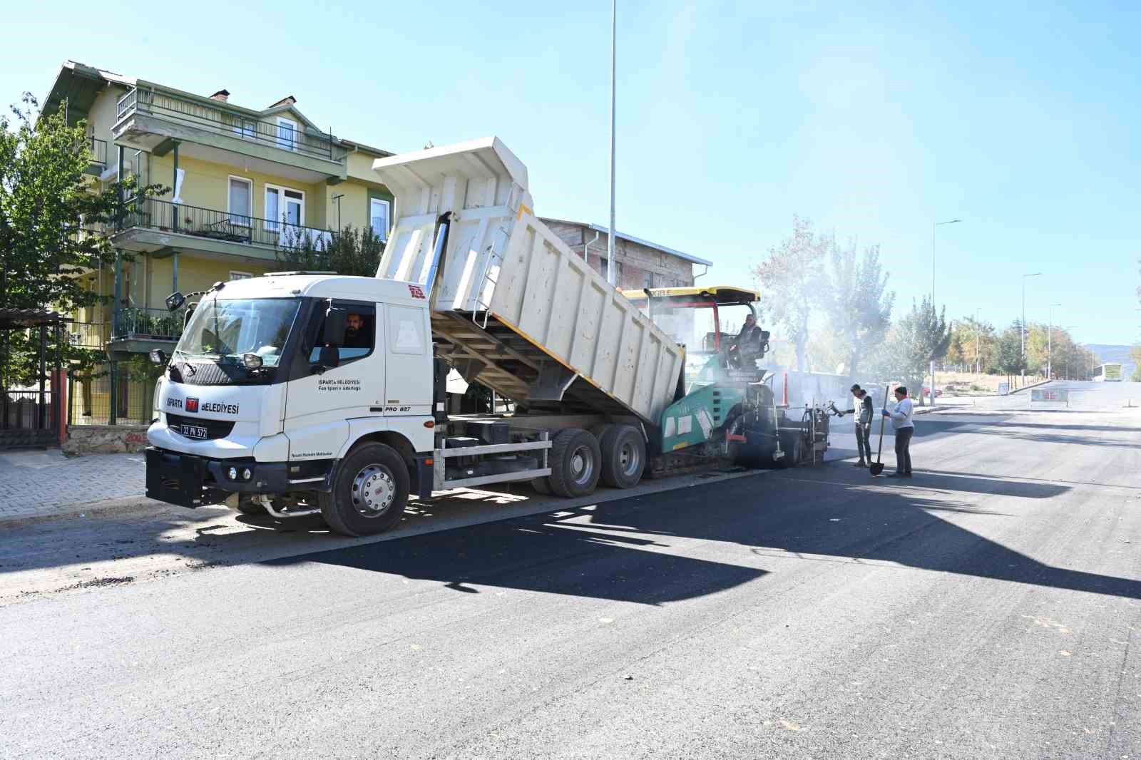 Isparta’da asfalt çalışmaları devam ediyor
