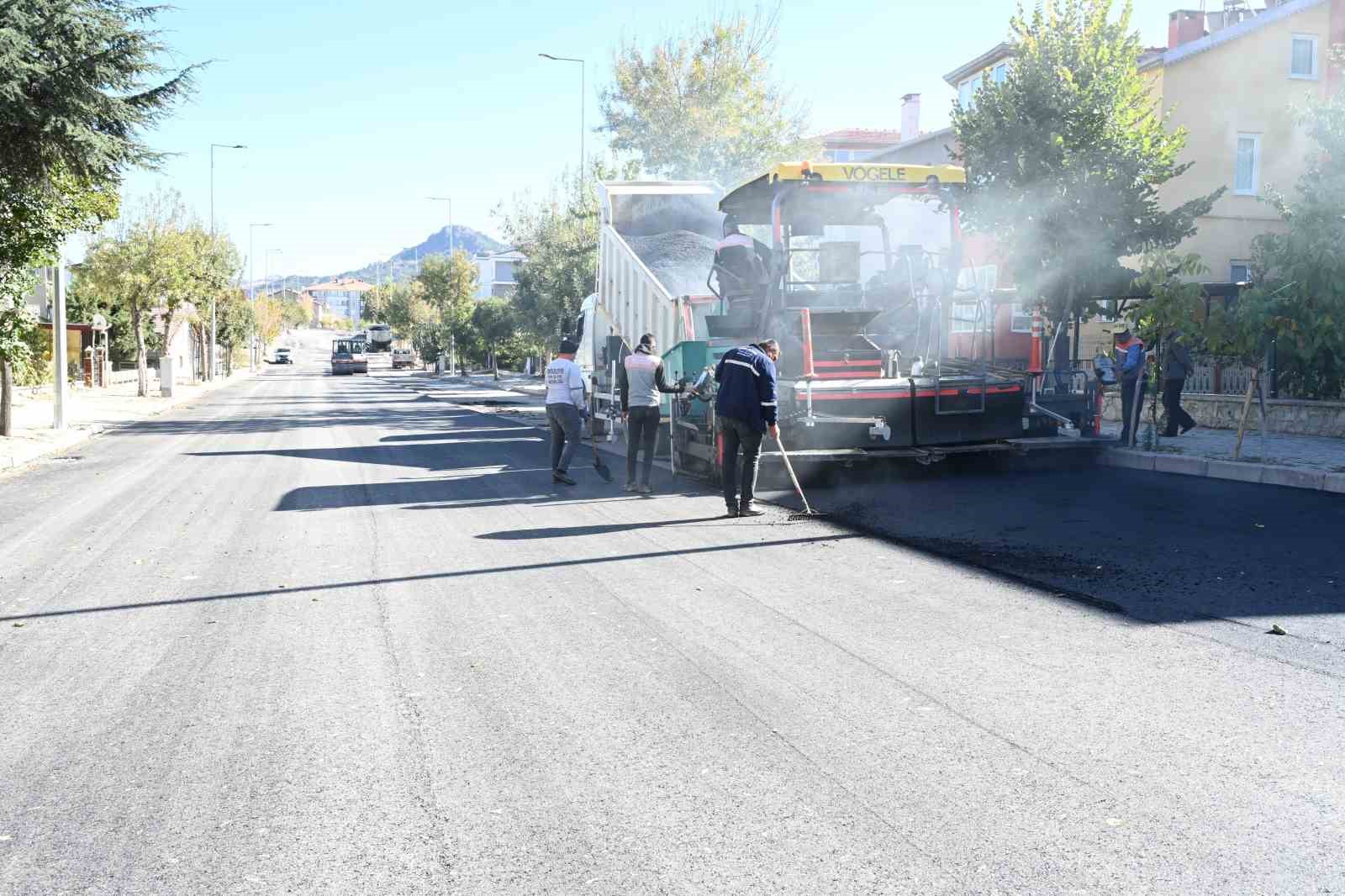 Isparta’da asfalt çalışmaları devam ediyor
