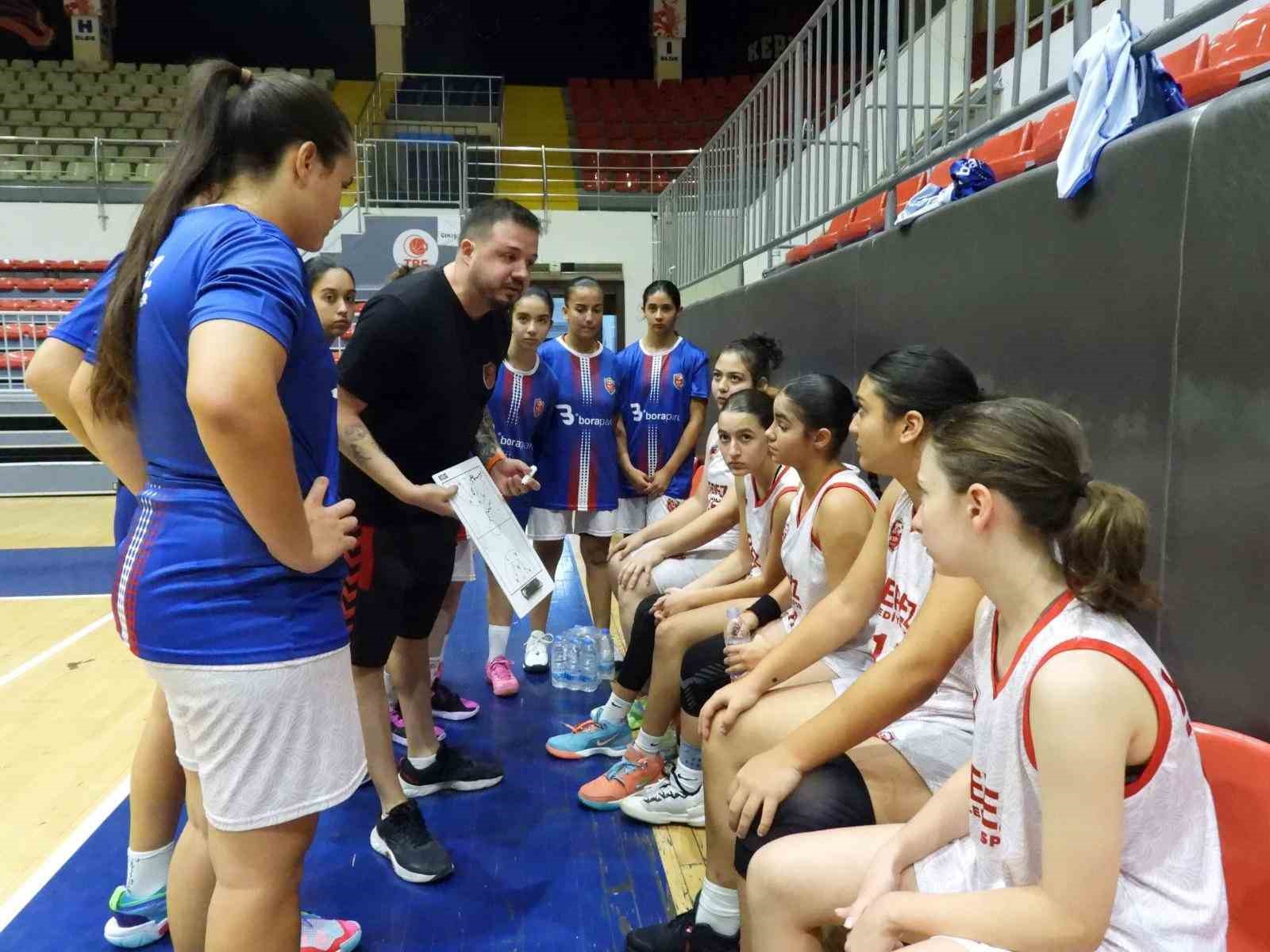 Kepez Belediyespor U16 Kadın Basketbol Takımı, 28 sayı farkla kazandı
