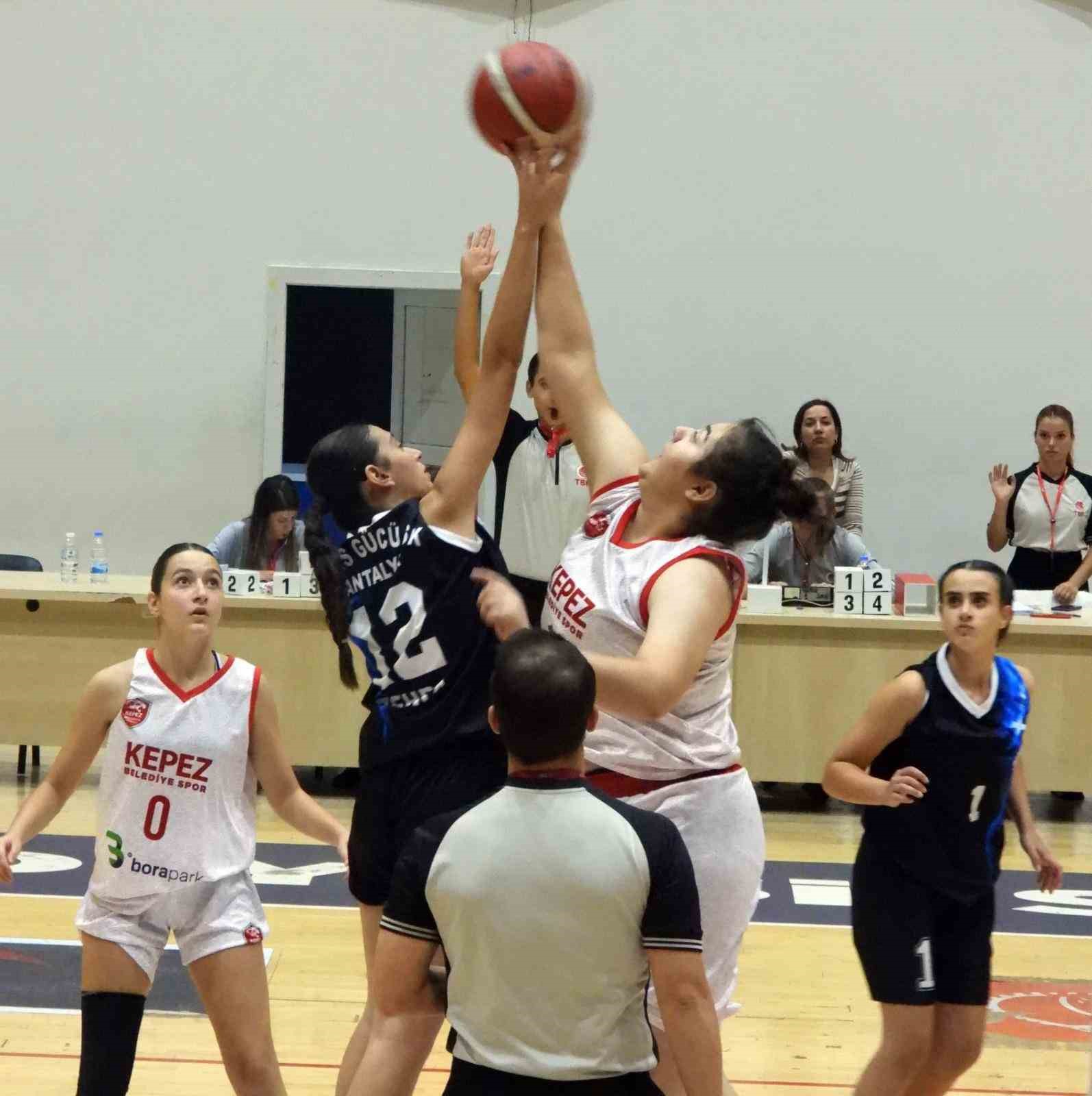 Kepez Belediyespor U16 Kadın Basketbol Takımı, 28 sayı farkla kazandı
