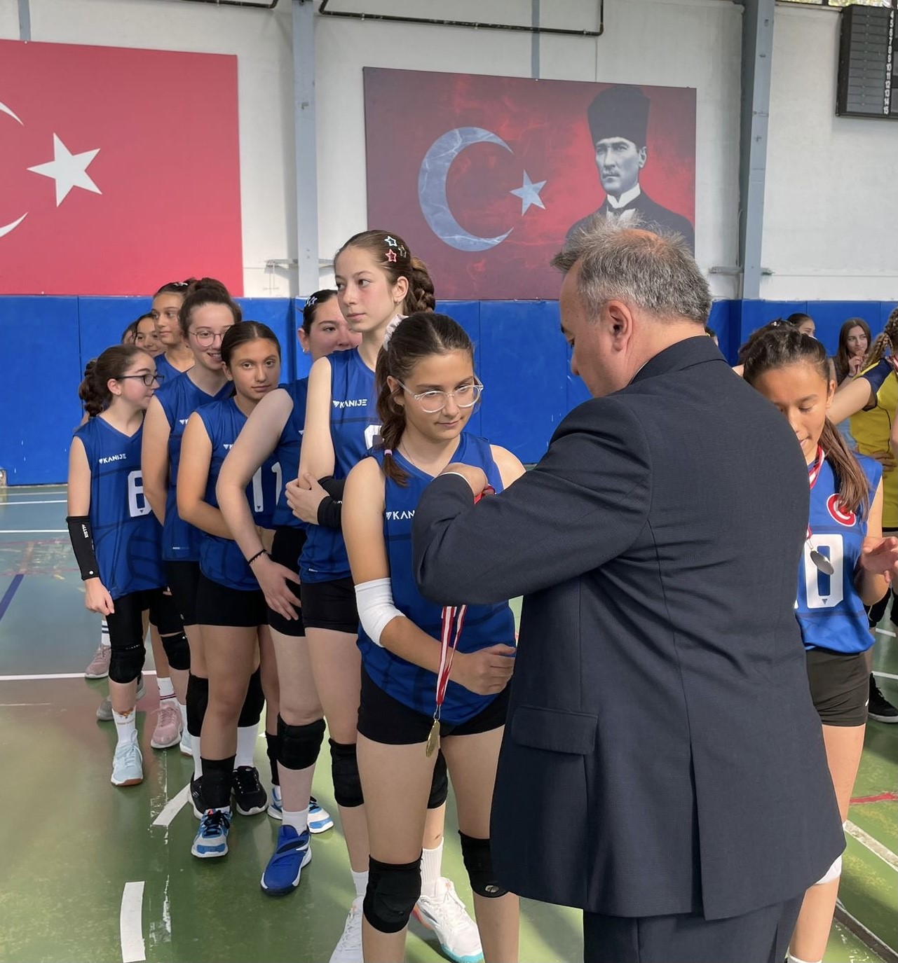 Voleybol şampiyonu oldular
