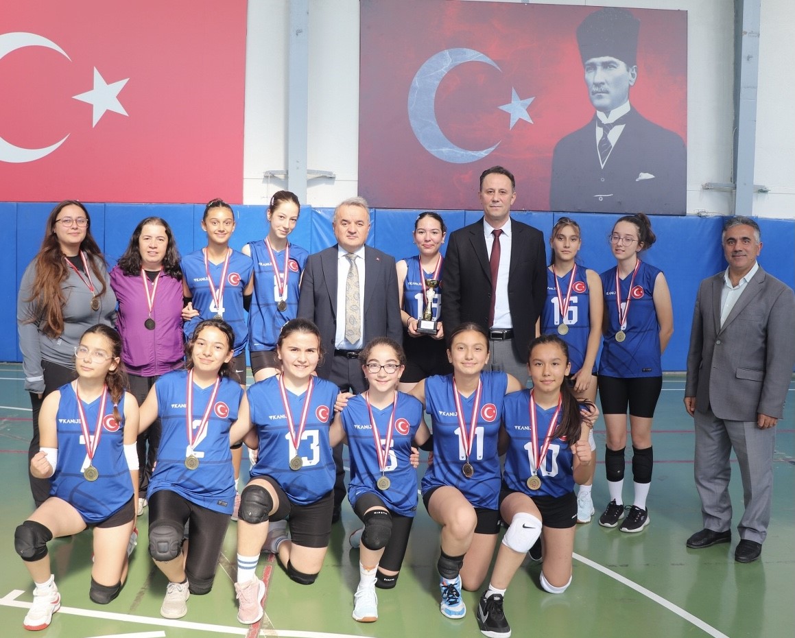 Voleybol şampiyonu oldular
