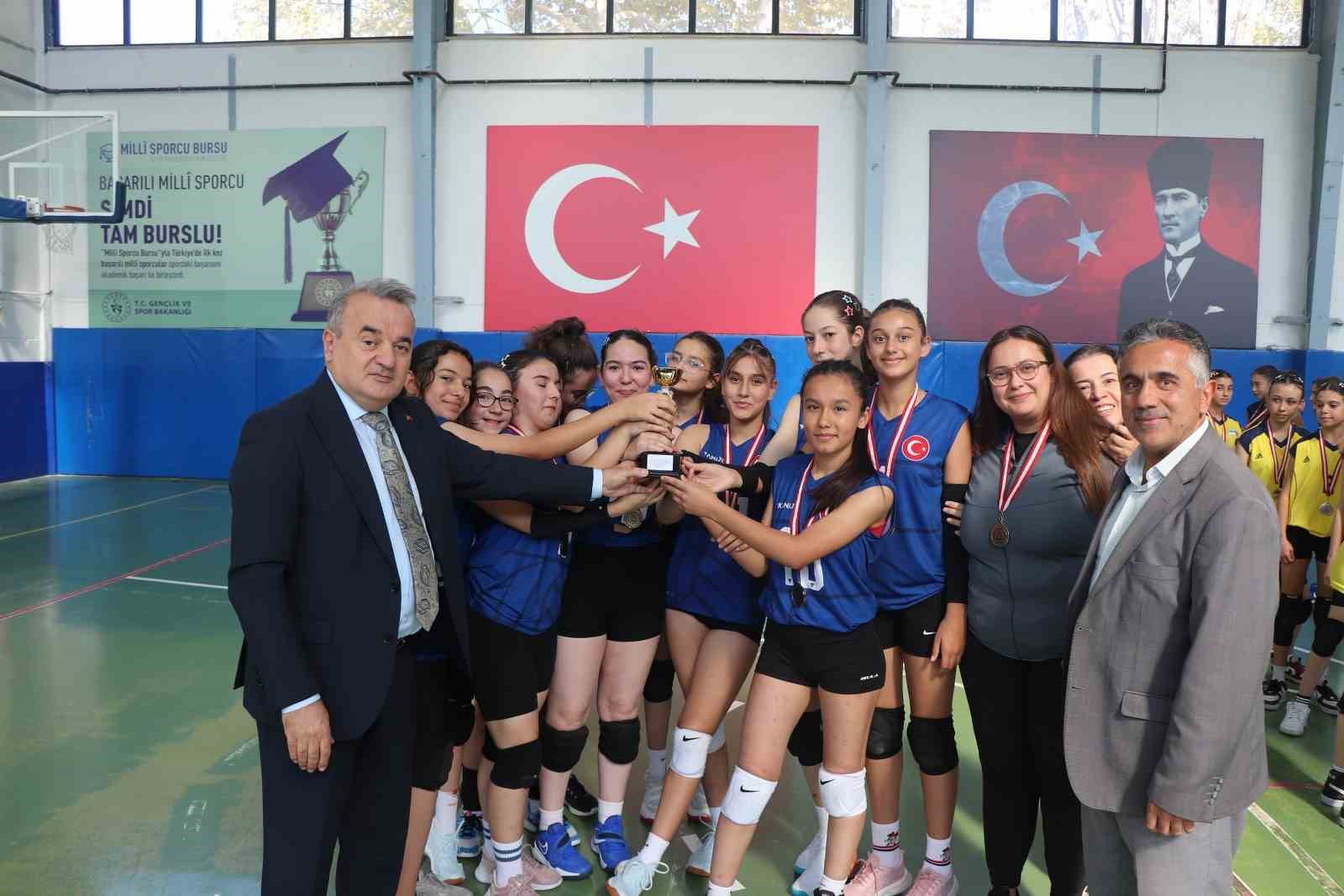 Voleybol şampiyonu oldular
