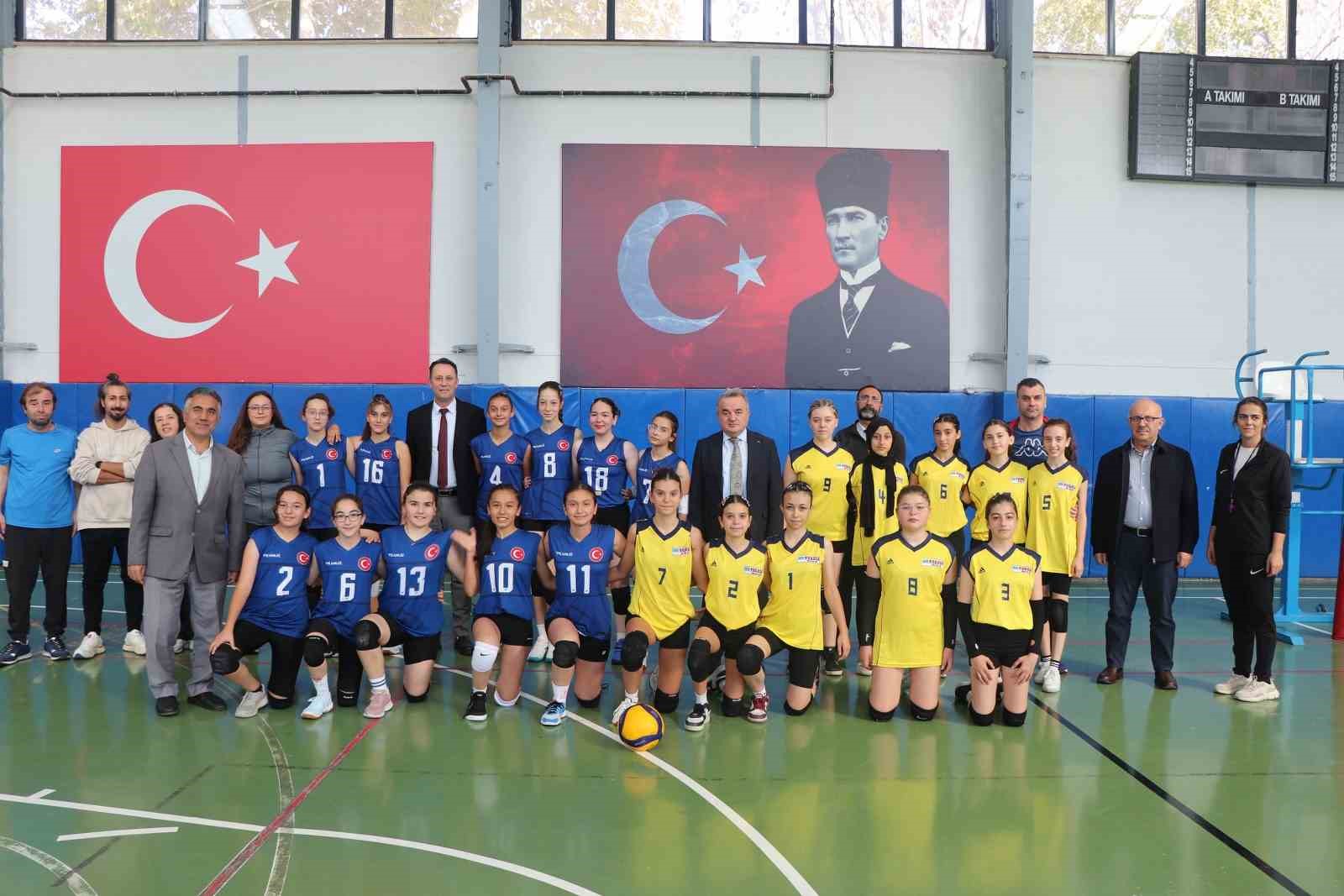 Voleybol şampiyonu oldular
