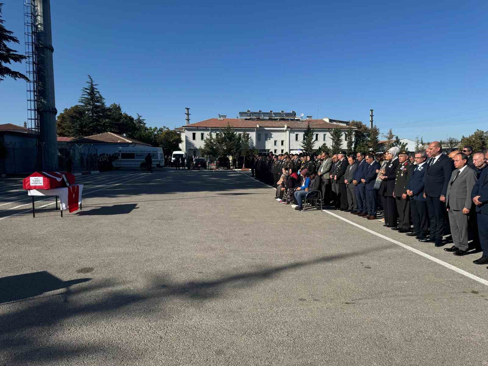 Kazada ölen asker memleketine törenle uğurlandı
