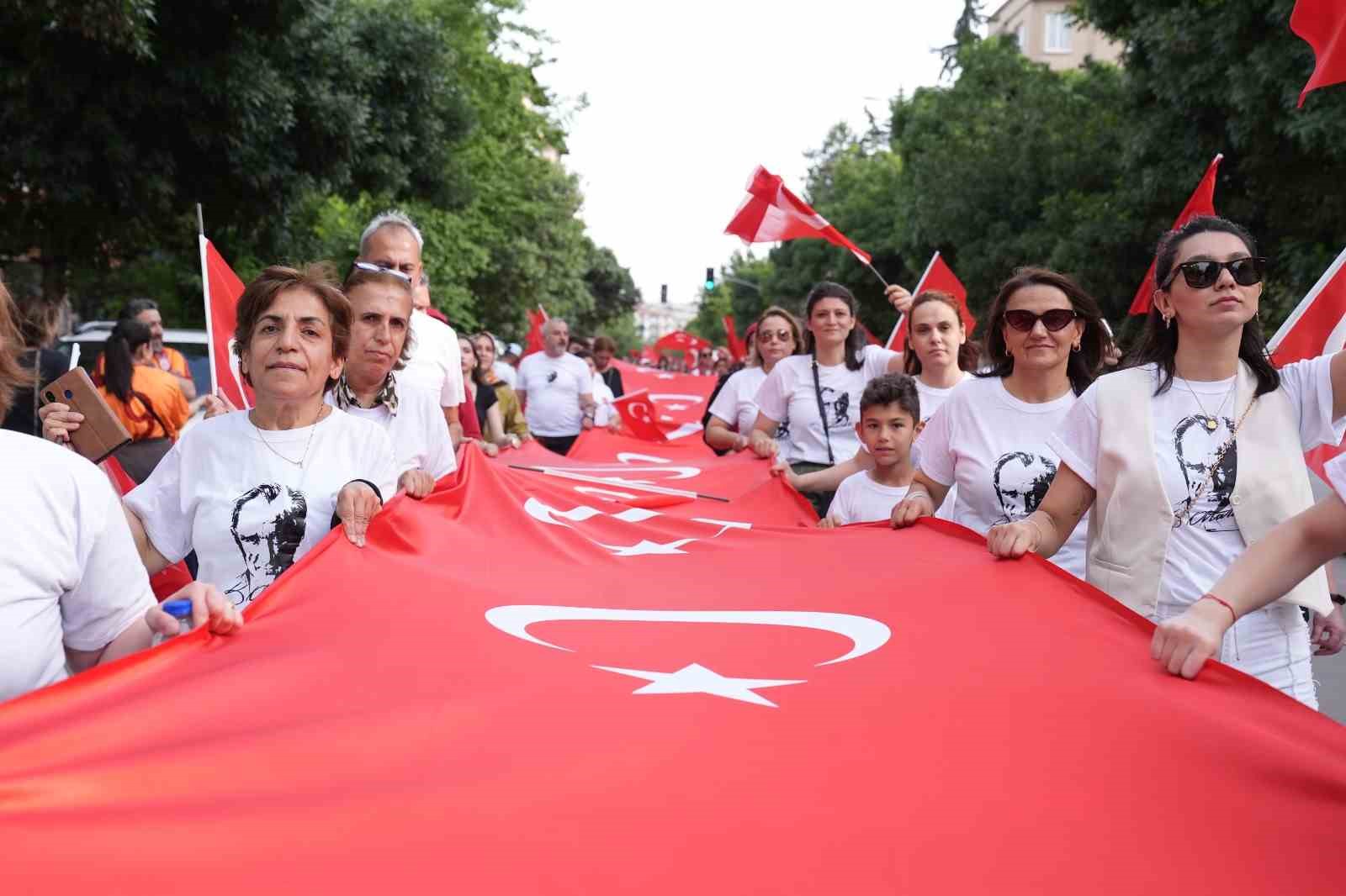 Yılmaz’dan Cumhuriyet coşkusuna davet
