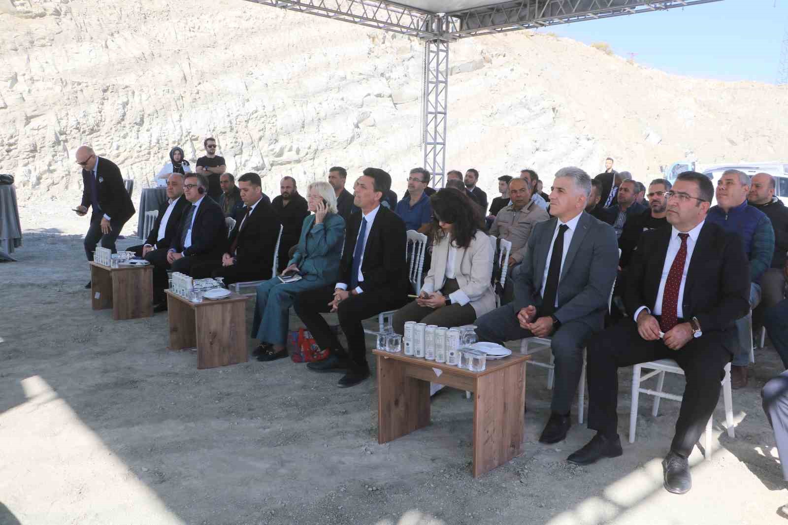 Hatay’da ayakkabıcılar ortak kullanım, üretim tesisinin temeli atıldı
