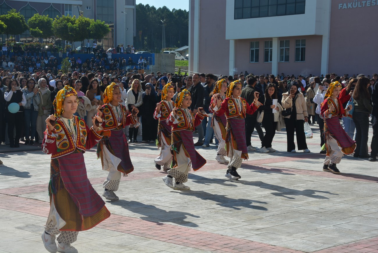 Sinop’ta Palamut Şenliği: 4 bin palamut ikram edildi
