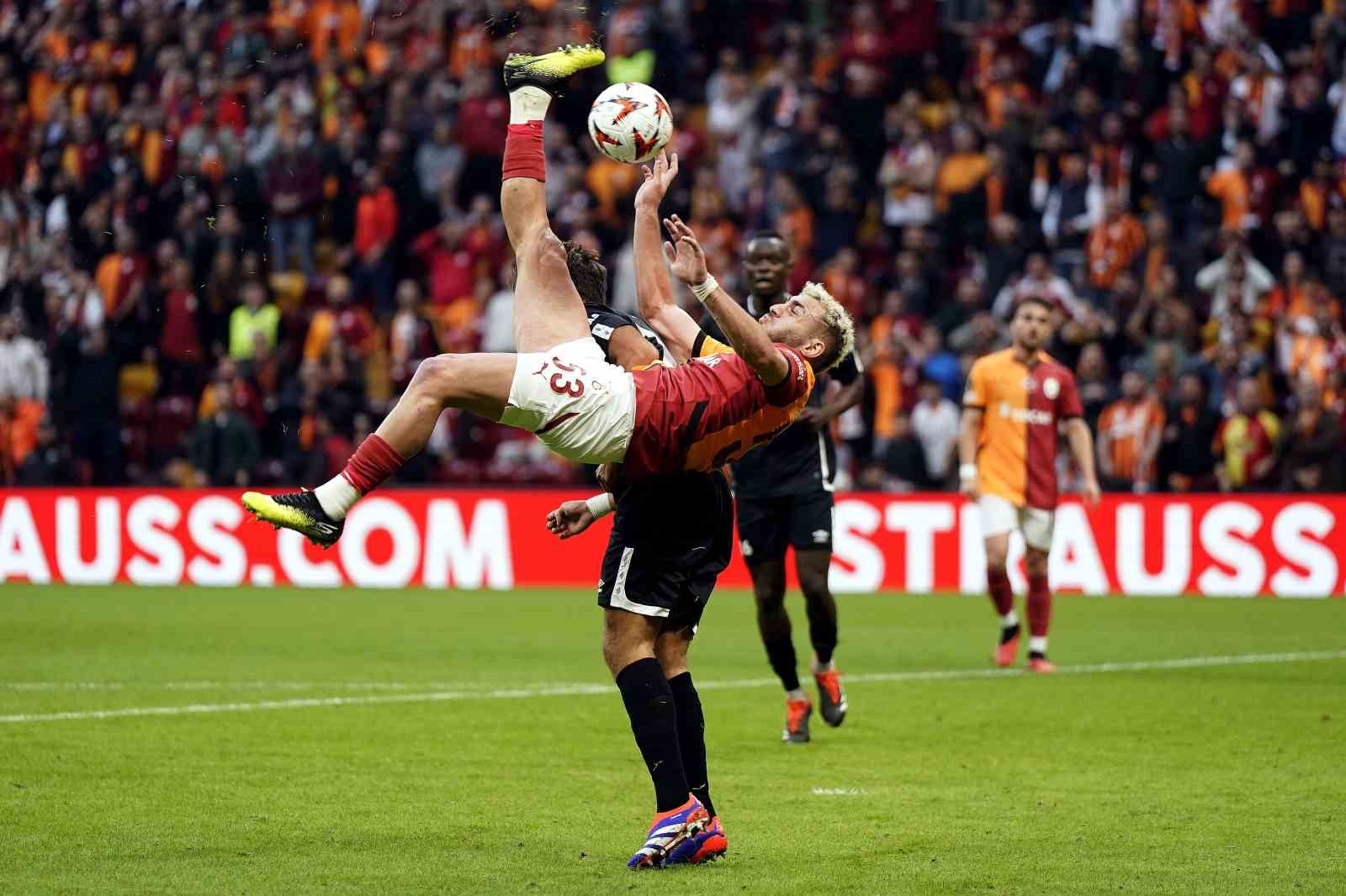 UEFA Avrupa Ligi: Galatasaray: 3 - Elfsborg: 0 (İlk yarı)
