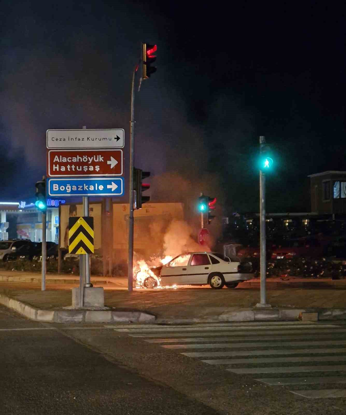 Yozgat’ta seyir halindeki otomobil alev aldı
