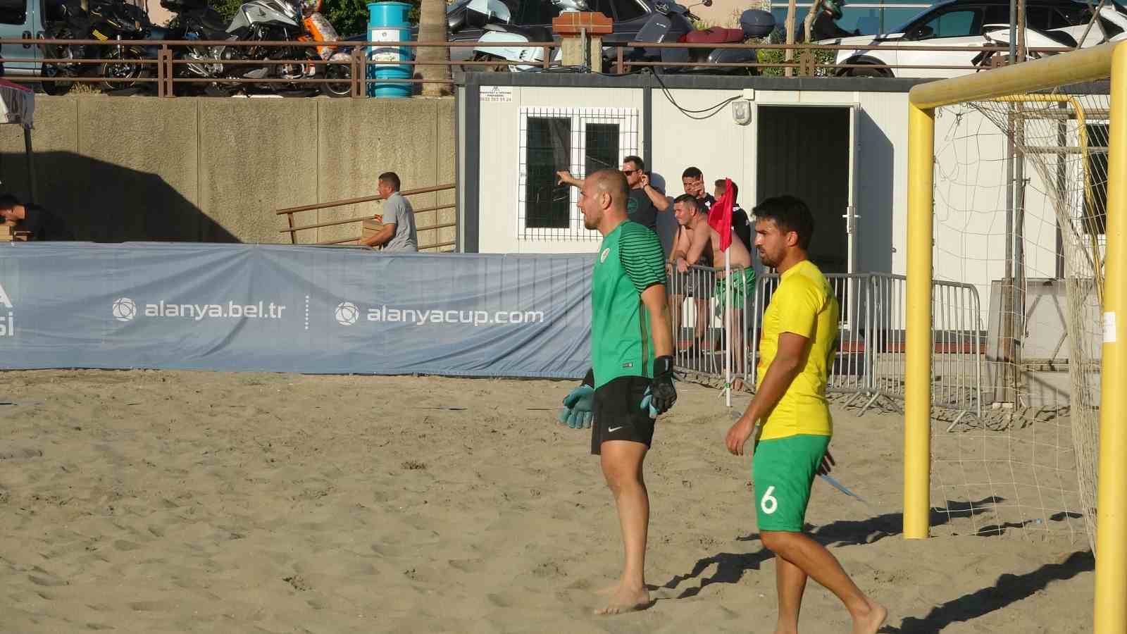 Alanya’da plaj futbol finalinde şampiyon Gümüldürspor
