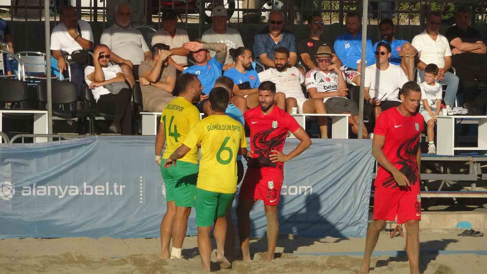 Alanya’da plaj futbol finalinde şampiyon Gümüldürspor
