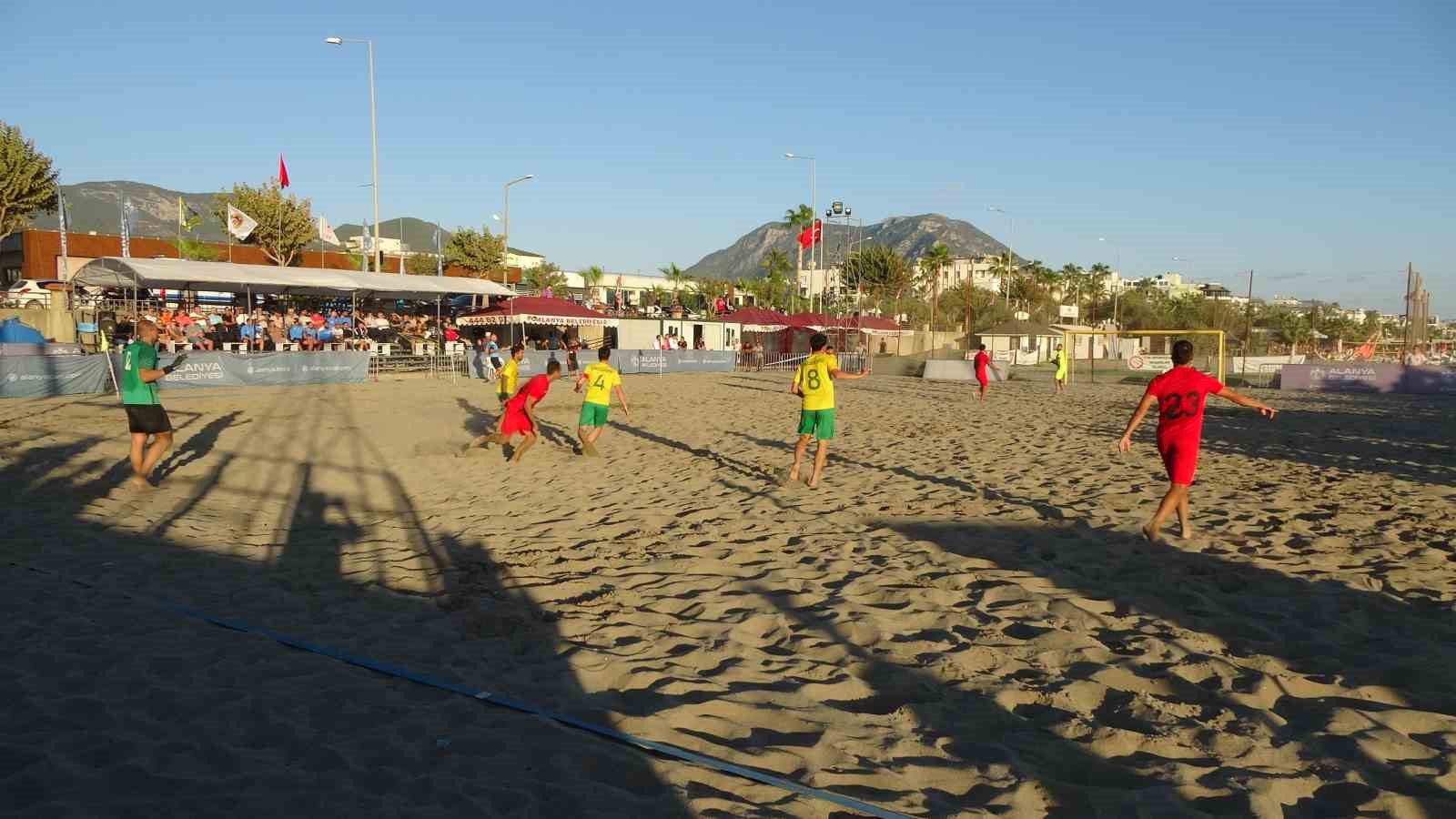 Alanya’da plaj futbol finalinde şampiyon Gümüldürspor
