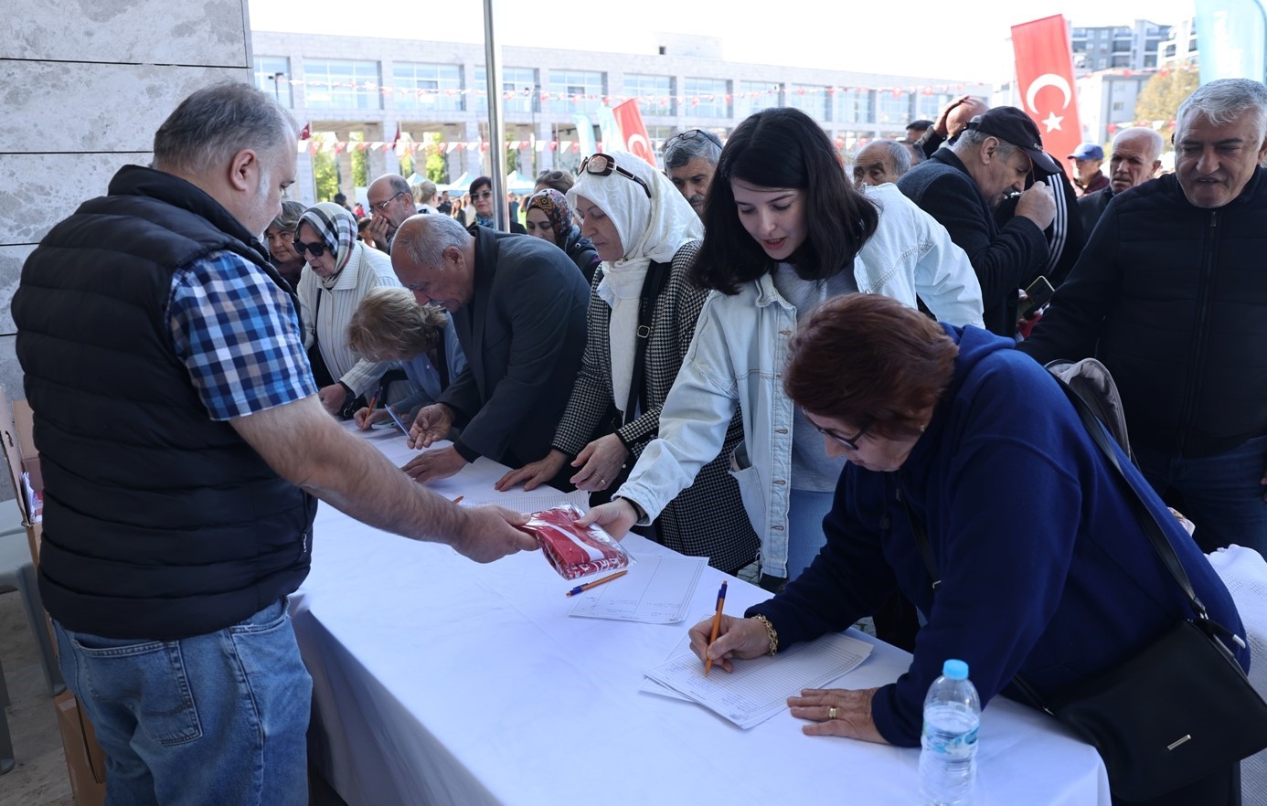 Nilüfer Atatürk posterleriyle donanıyor
