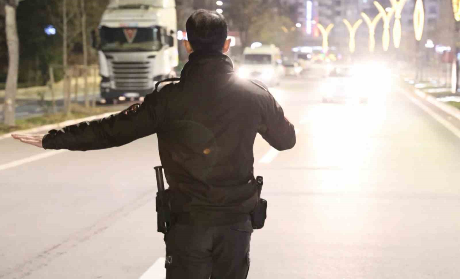 Aksaray’da araç ve şahıslar didik didik aranıyor
