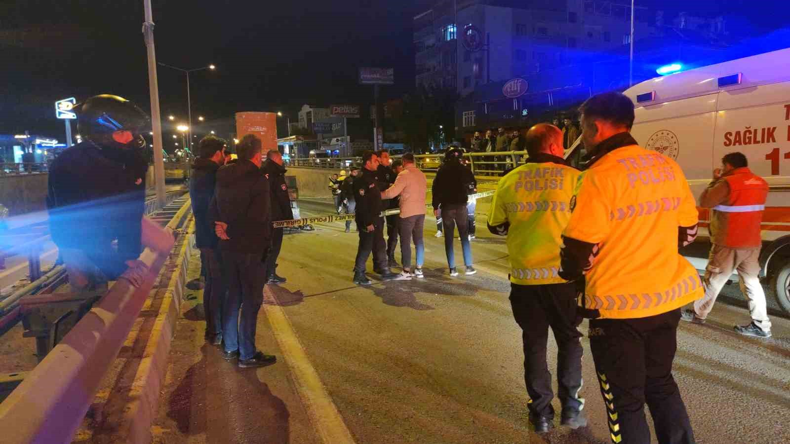 Van’da motosiklet vince arkadan çarptı: 1 ölü, 2 yaralı
