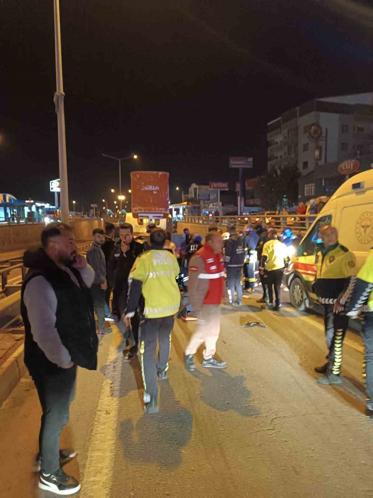 Van’da motosiklet vince arkadan çarptı: 1 ölü, 2 yaralı
