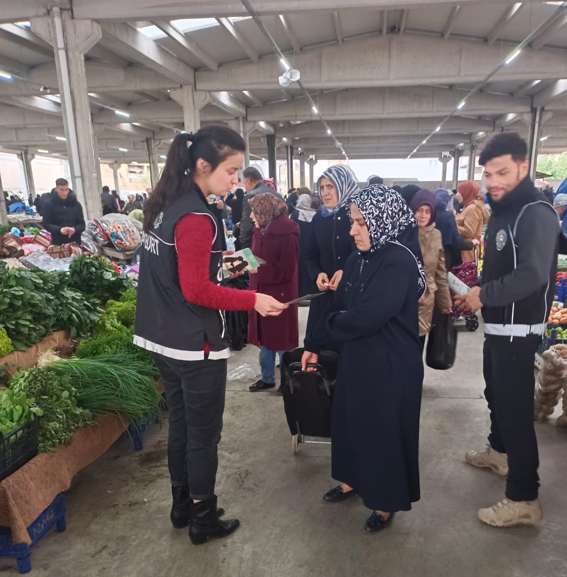 Bayburt Emniyeti uyuşturucuyla mücadele konularında eğitimler vererek vatandaşı bilgilendiriyor
