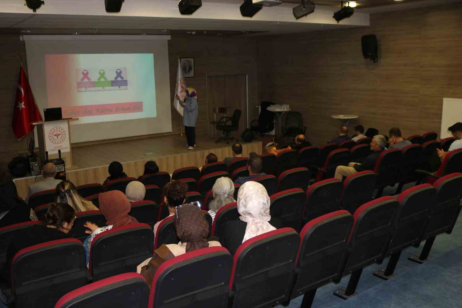 Halk sağlığı uzmanı bulaşıcı olmayan hastalıklar konusunda sağlık çalışanlarını bilgilendirdi
