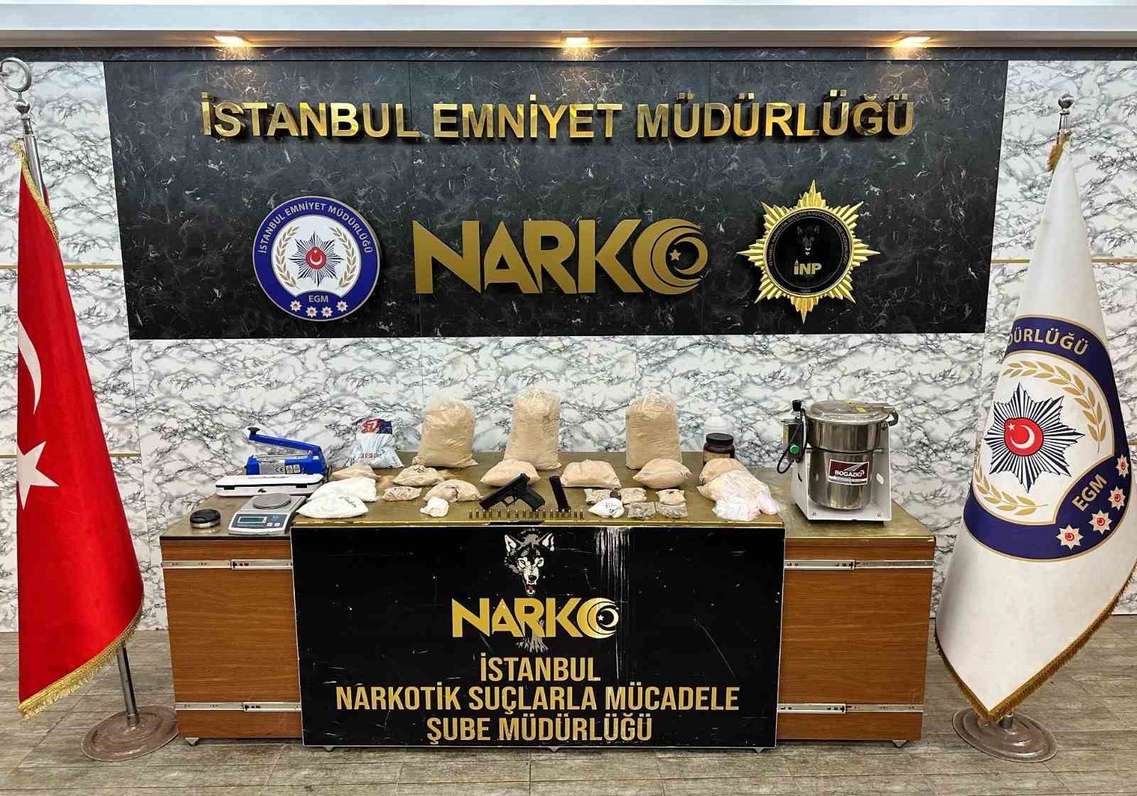 İstanbul’da 21 kilogram uyuşturucu ele geçirildi: Uyuşturucuyu otomobil lastiğine ve aracın bagaj kısmına zulalamışlar
