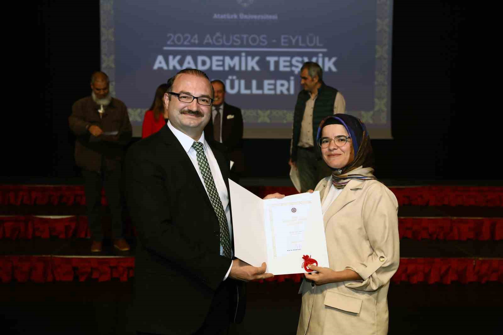 Atatürk Üniversitesi’nde bilimsel teşvik töreni ağustos ve eylül ayı ile devam ediyor
