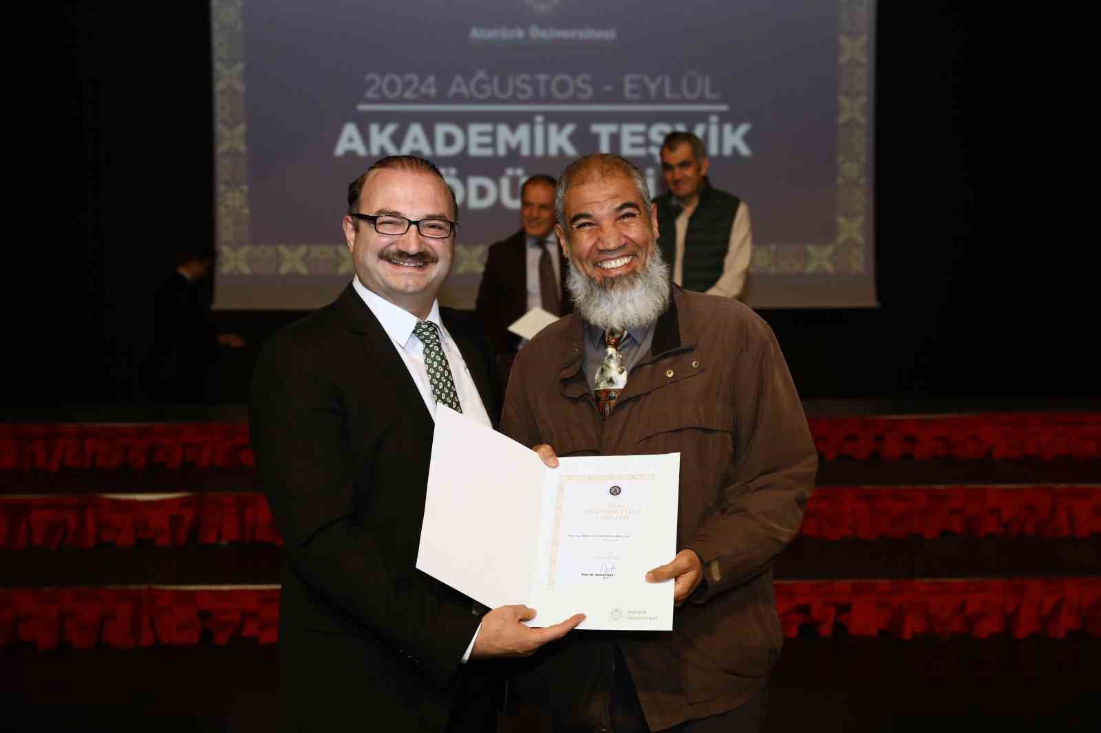 Atatürk Üniversitesi’nde bilimsel teşvik töreni ağustos ve eylül ayı ile devam ediyor
