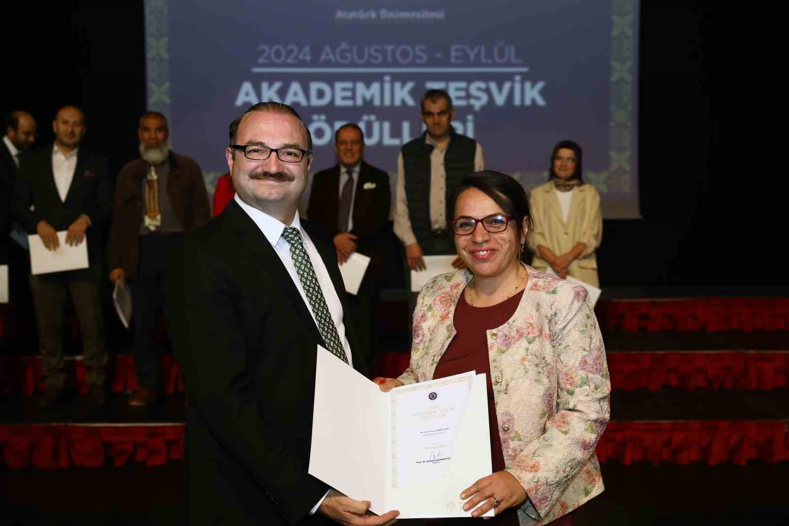 Atatürk Üniversitesi’nde bilimsel teşvik töreni ağustos ve eylül ayı ile devam ediyor
