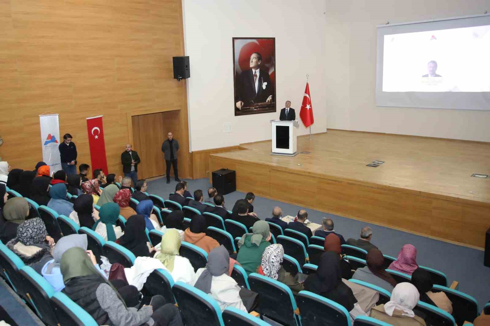 AİÇÜ’de “Din ve Teopolitik” konferansı düzenlendi
