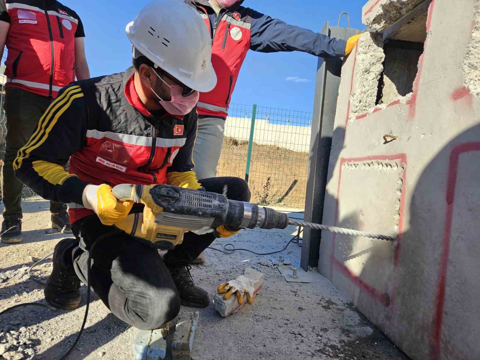 Bingöl’de MEB AKUB üyelerine eğitim
