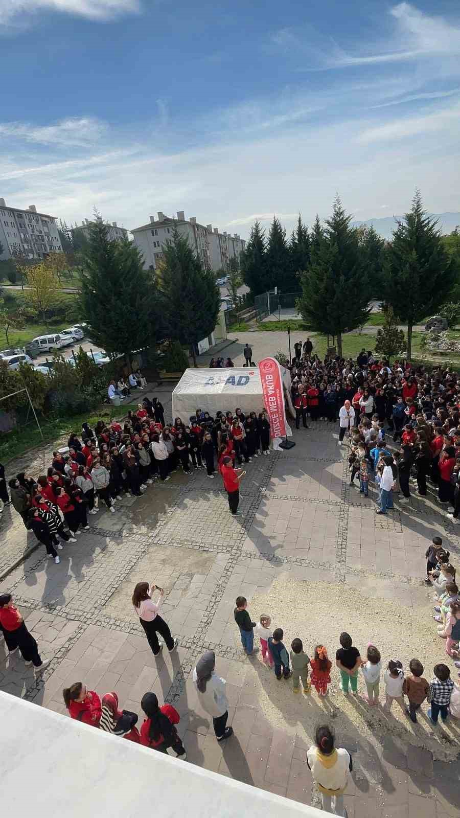 Öğrenciler afette yapması gerekenleri öğrendi
