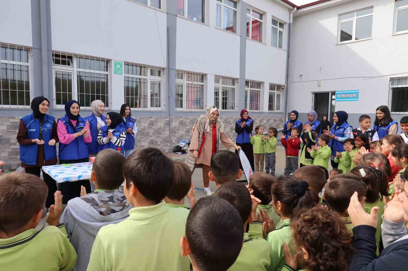 İlkokul öğrencileri bilim etkinliği yaptı
