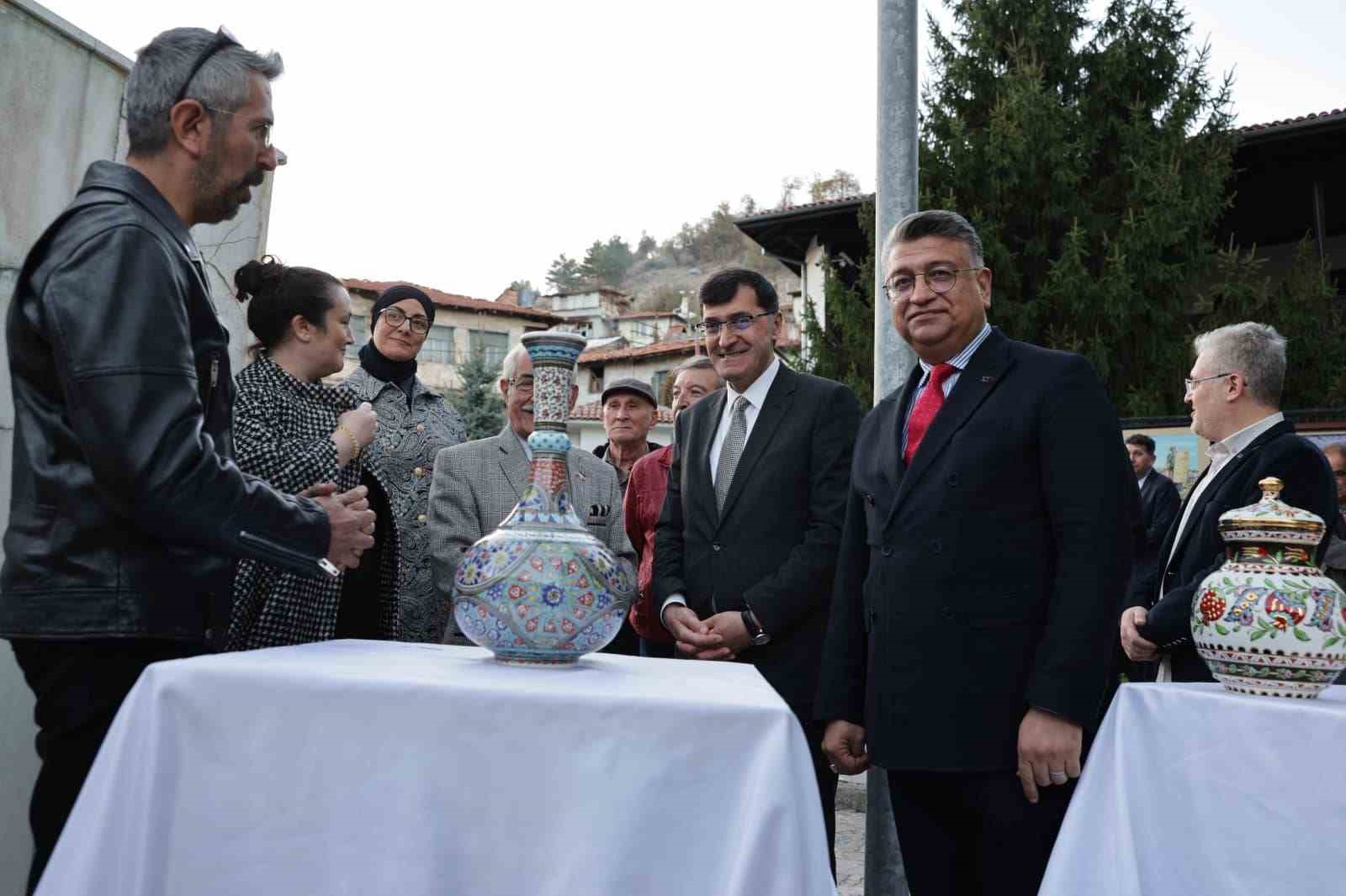 Kütahya’da ’bir asırlık dostluk için sanat’ konulu uluslararası çağrılı karma sergi
