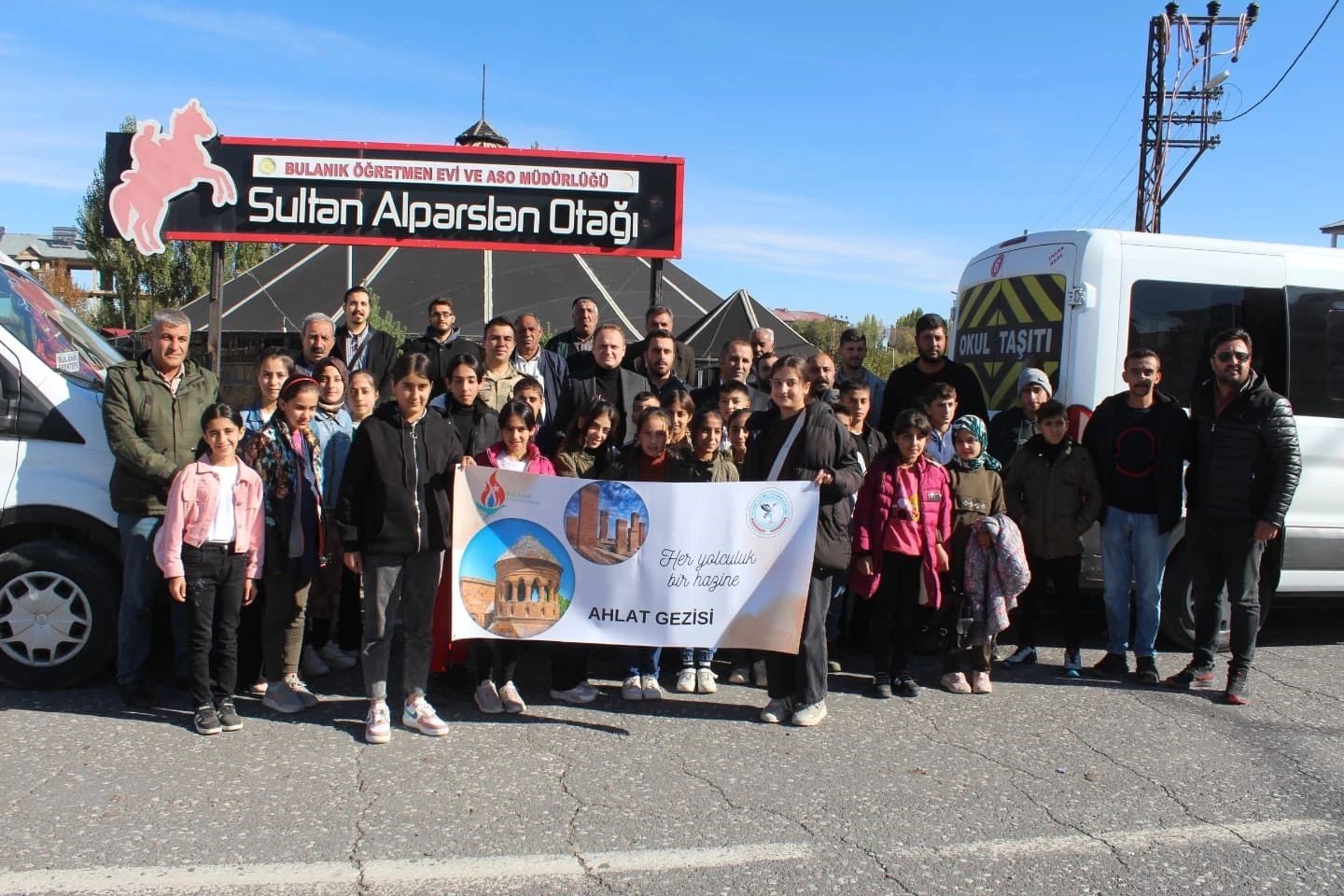 Bulanıklı öğrenciler Ahlat’ı gezdi
