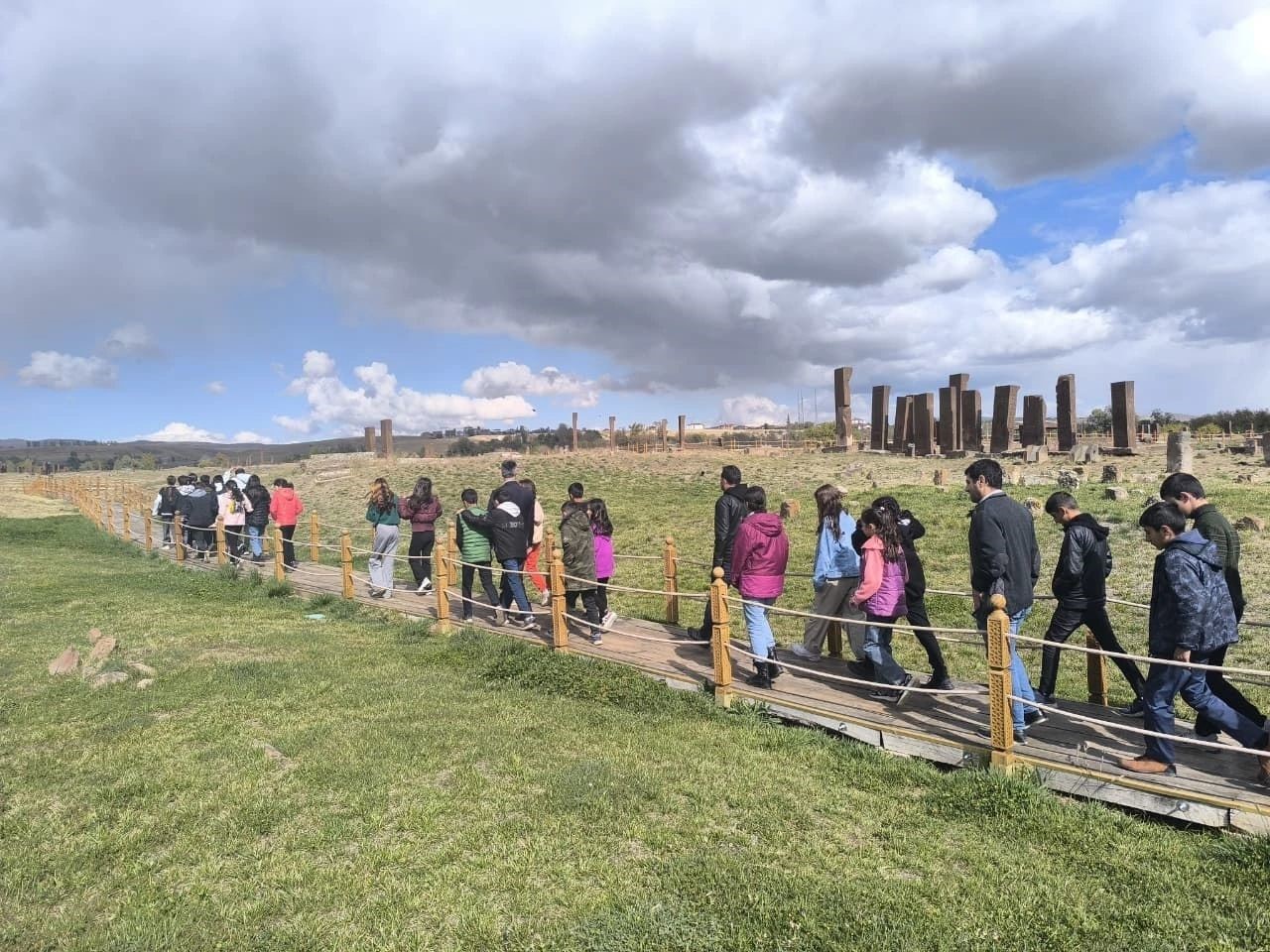 Bulanıklı öğrenciler Ahlat’ı gezdi
