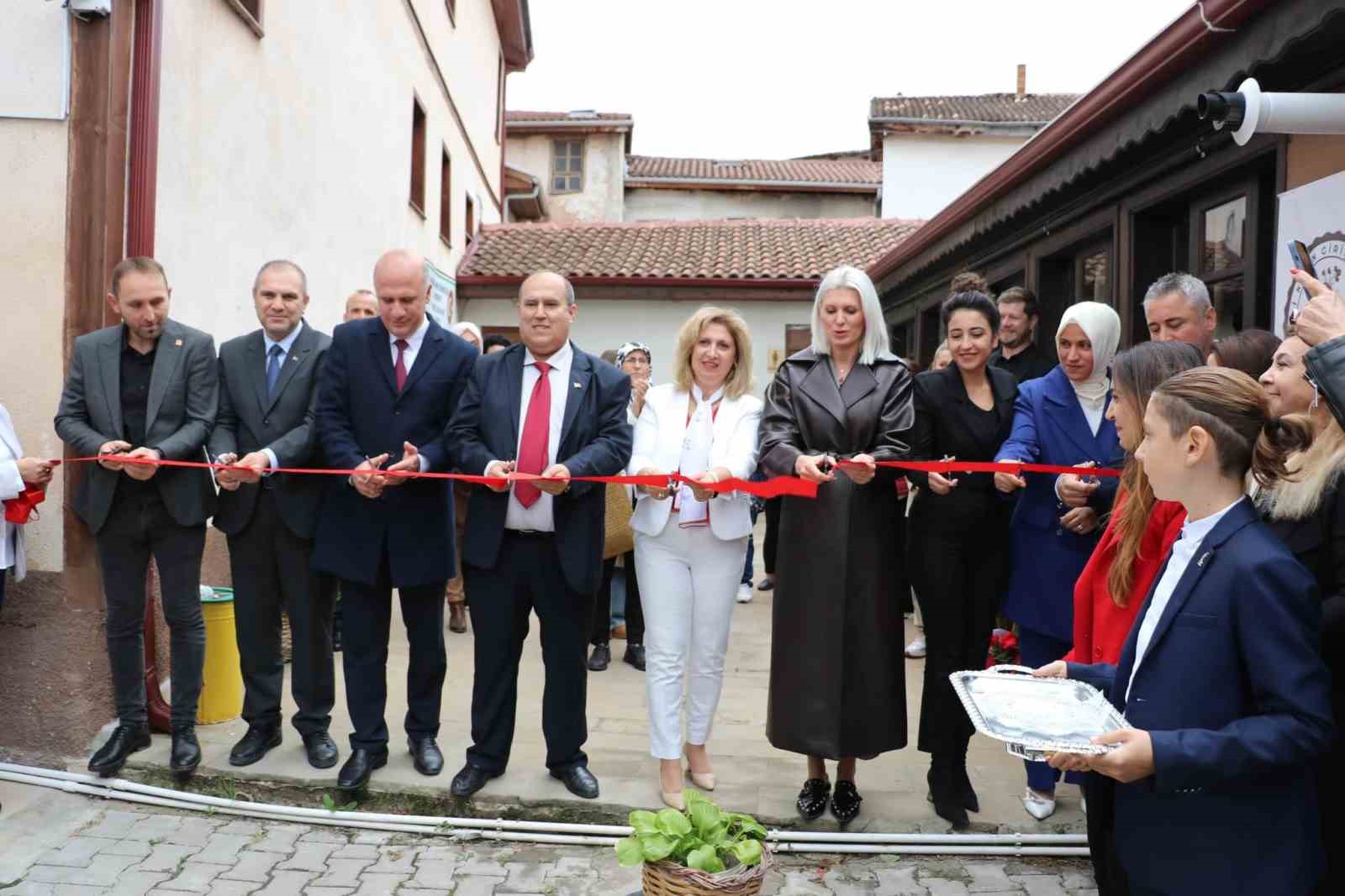 ‘Mutlu Kadınlar Kulübü’ ve ‘Kitap Kafe’ açılışı gerçekleşti
