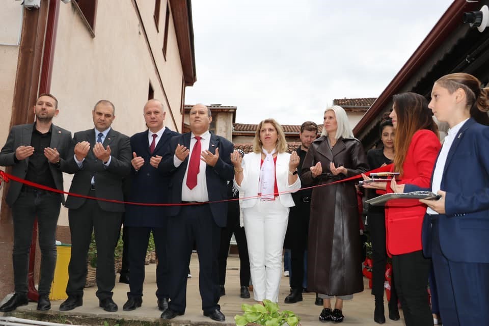 ‘Mutlu Kadınlar Kulübü’ ve ‘Kitap Kafe’ açılışı gerçekleşti
