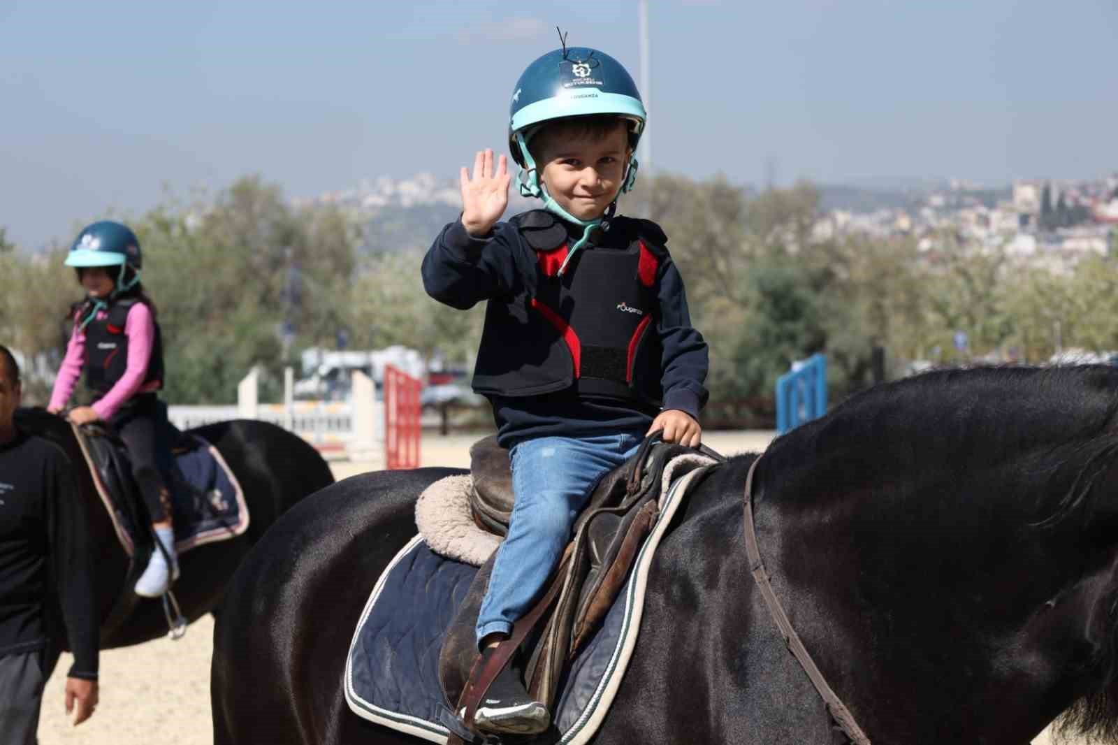 20 bin çocuk binicilik sporuyla tanıştı
