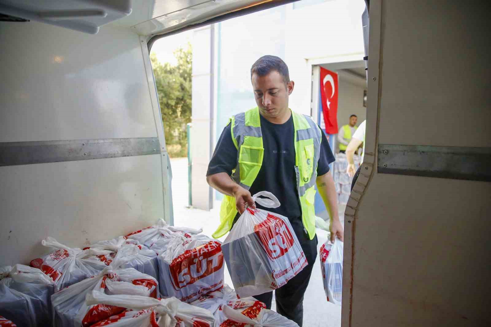 Antalya’da her ay 8 bin aileye süt desteği
